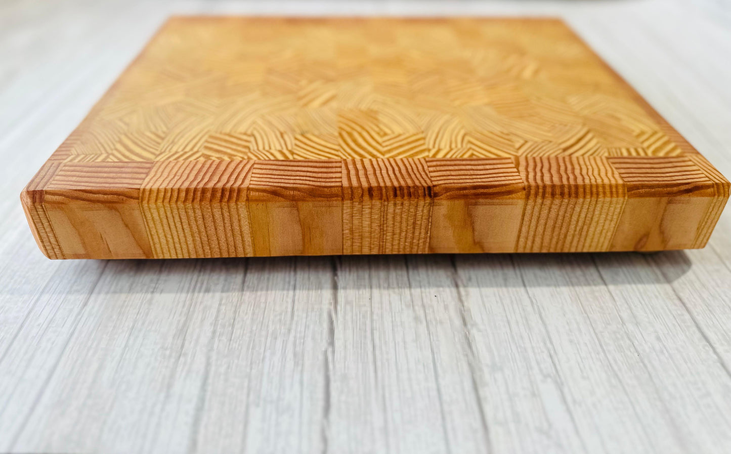Endgrain Yellow Pine Cutting Board with Golden Metal Feet