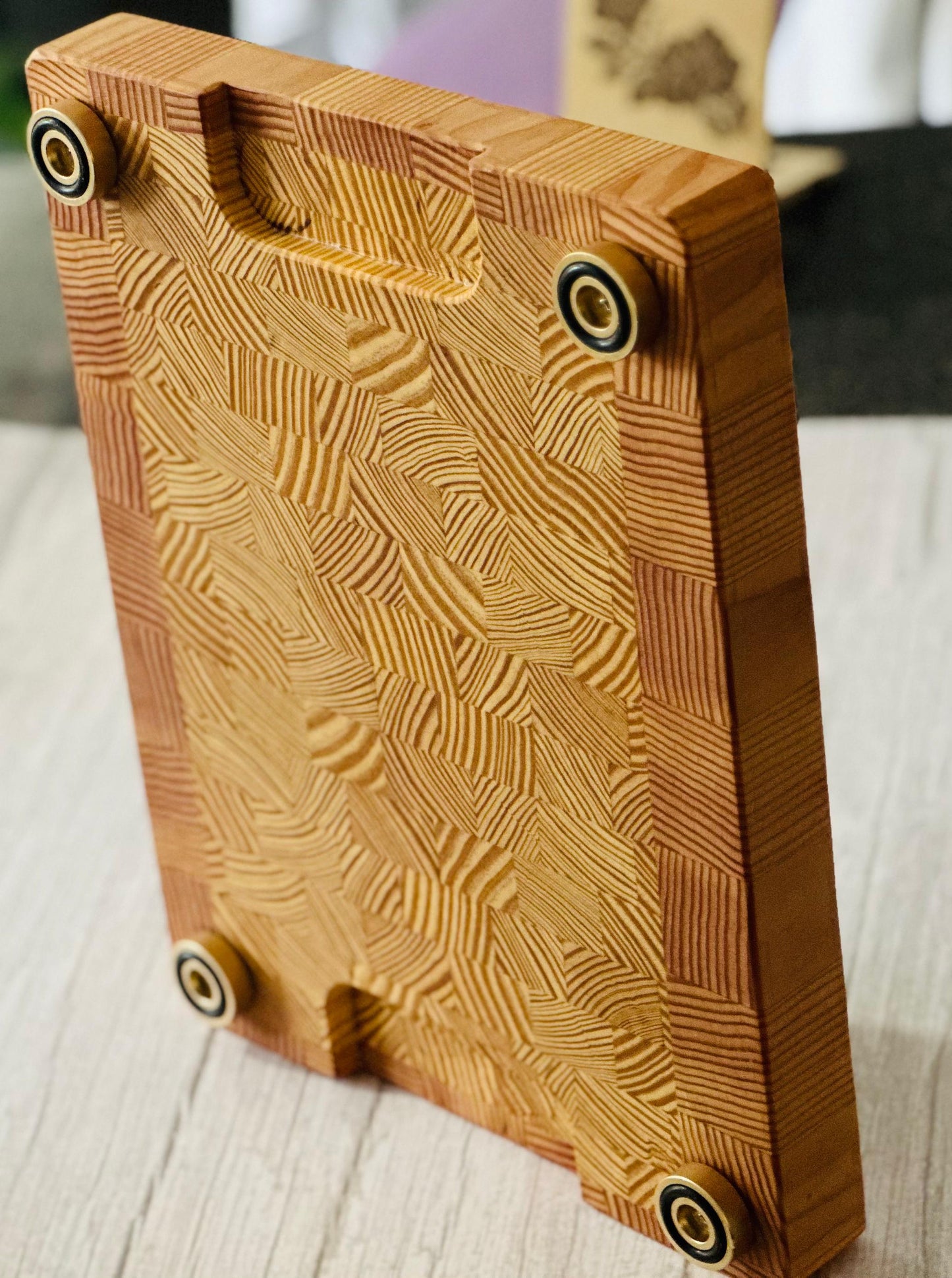 Endgrain Yellow Pine Cutting Board with Golden Metal Feet