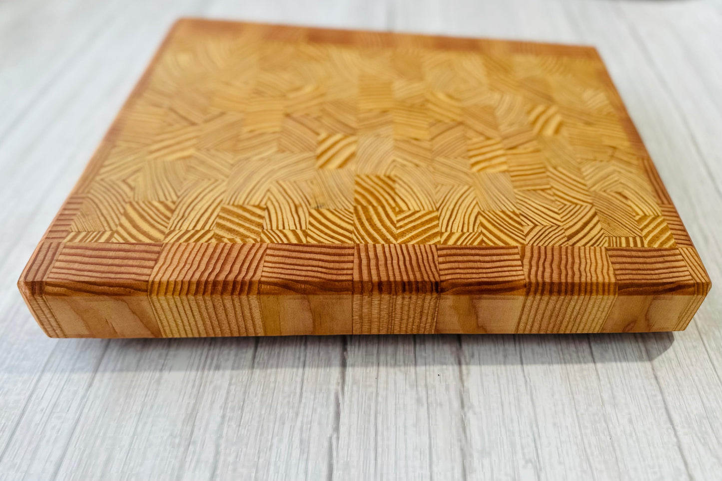 Endgrain Yellow Pine Cutting Board with Golden Metal Feet