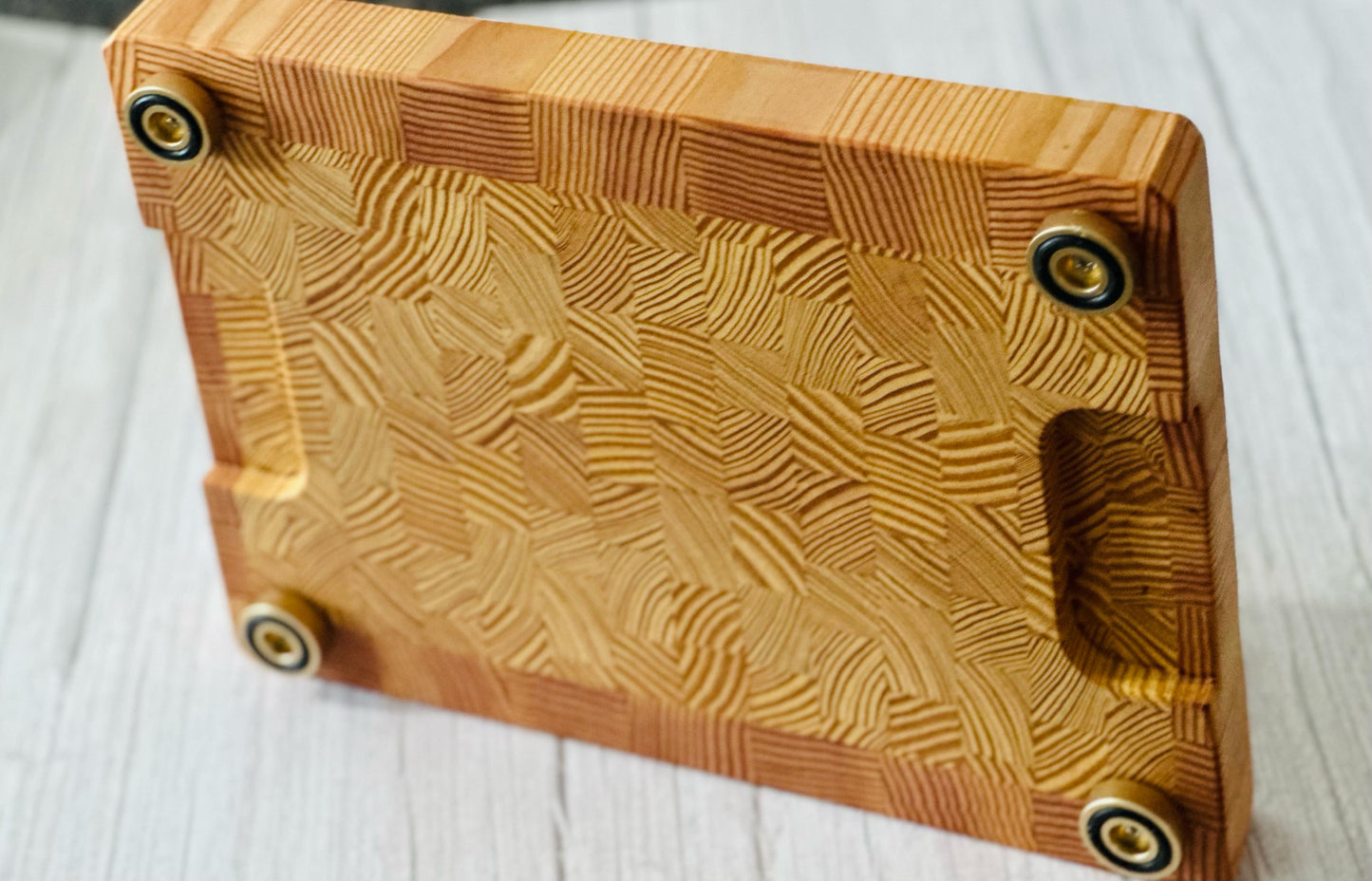 Endgrain Yellow Pine Cutting Board with Golden Metal Feet